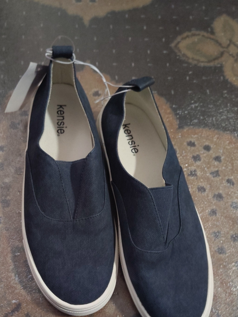 Nwt Size 9 Women's Kenzie Sneakers $45